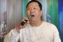 “帮办杨师傅”演绎《北国之春》